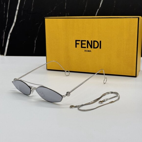 NEW FENDI FE40114U-Y 16C WOMEN SILVER CAT EYE FENDI SUNGLASSES - Picture 1 of 13
